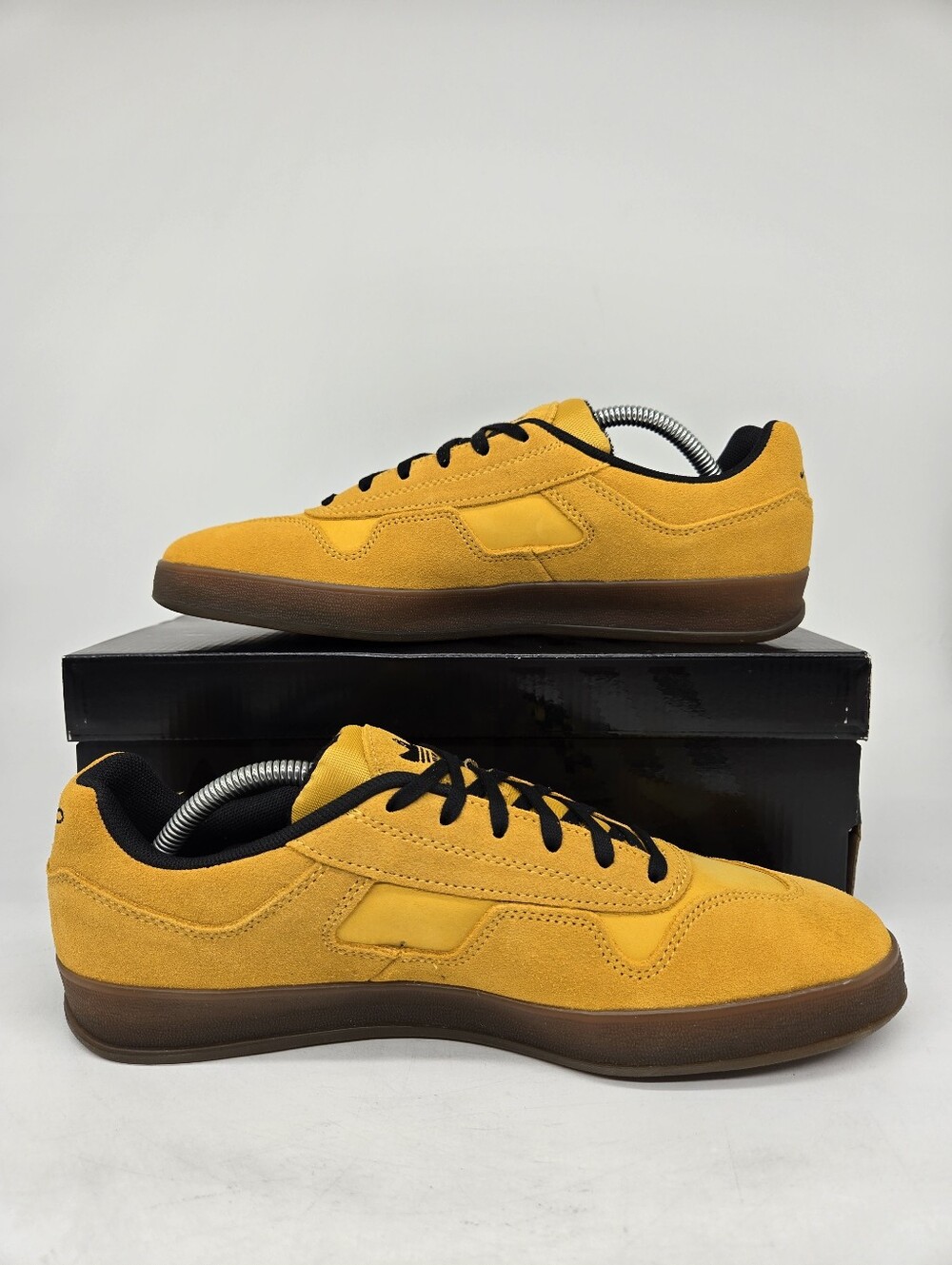 adidas Men's Aloha Super HQ4718 Yellow Core Black Gum Shoes Size 10 - Picture 6 of 8